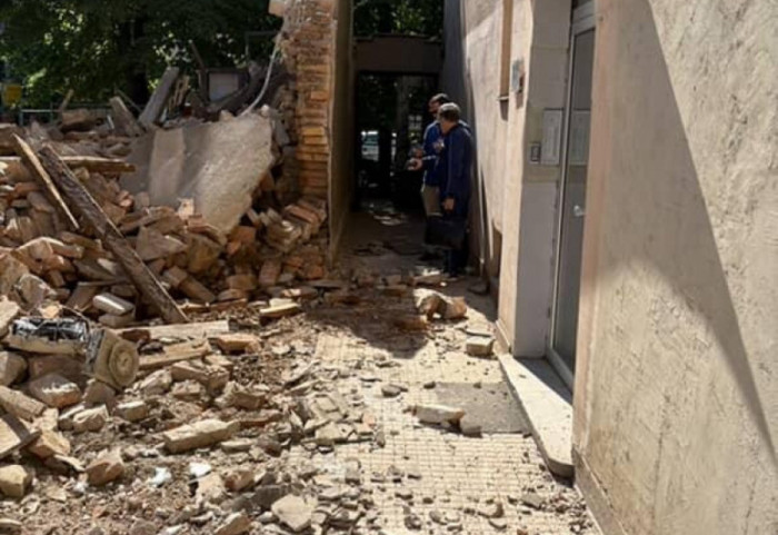 (FOTO) Inspekcijski nadzor potvrdio da je bilo propusta pri izdavanju građevinske dozvole za gradilište u Kneza Miloša