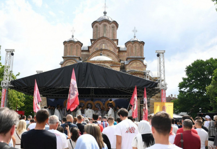 (FOTO) Obeležavanje Vidovdana na KiM: Više Srba privedeno na Gazimestanu, policija intervenisala i prema devojčici (12)