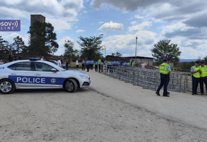 Kosovska policija na Brnjaku oduzela i pocepala zastavu srpskog pevačkog društva