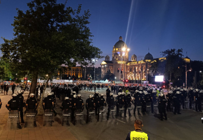 Podnet optužni predlog protiv muškarca (38) koji je bacio "topovski udar" na policiju tokom skupa 28. juna