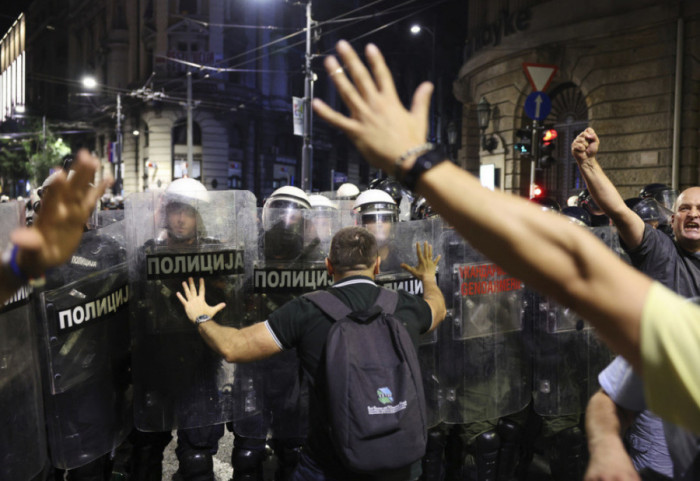 Tužilaštvo: Zadržavanje do 48 sati za 33 osobe zbog nasilničkog ponašanja i napada na policiju