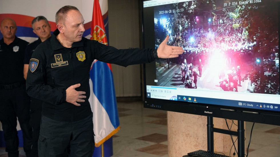 Direktor policije posle incidenata na protestima: Povređeno 70 osoba, među njima 16 pripadnika MUP, više lica privedeno
