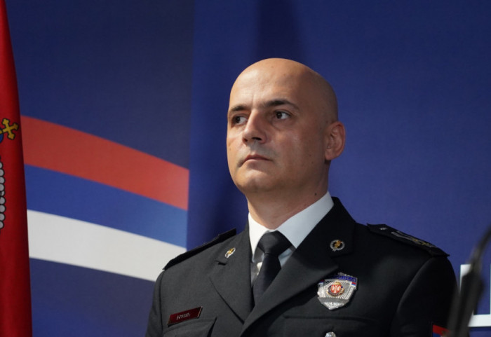 (FOTO) Pomoćnik direktora policije: Većina blokada uklonjena, tokom noći privedene 44 osobe