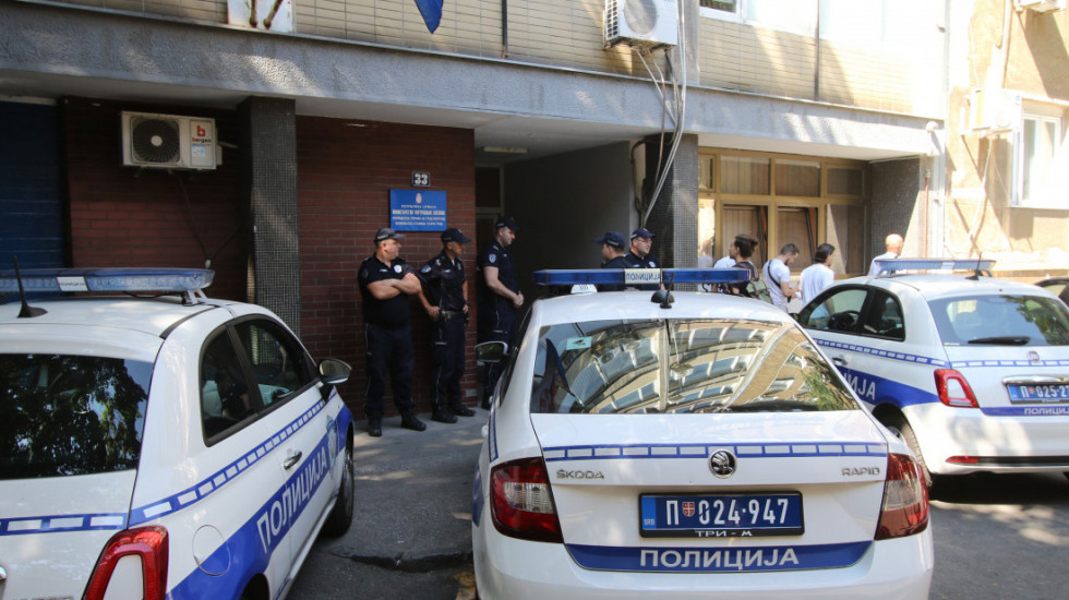 Nožem ubola devojku u Južnom bulevaru, nanela joj teške telesne povrede: Uhapšena devetnaestogodišnjakinja