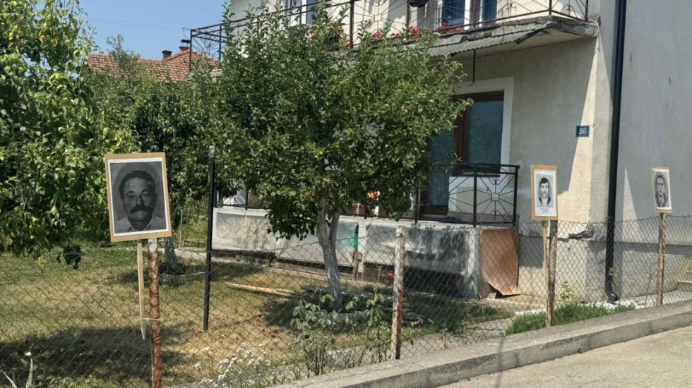 (FOTO/VIDEO) Godišnjica zločina nad Srbima u Bratuncu, Dan žalosti u Srpskoj: Patrijarh Porfirije služio liturgiju