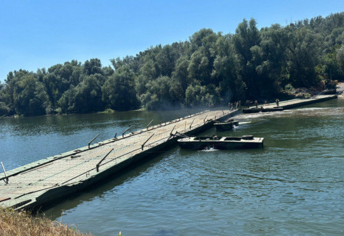 Vojska Srbije postavila pontonski most preko Velike Morave kod Svilajnca