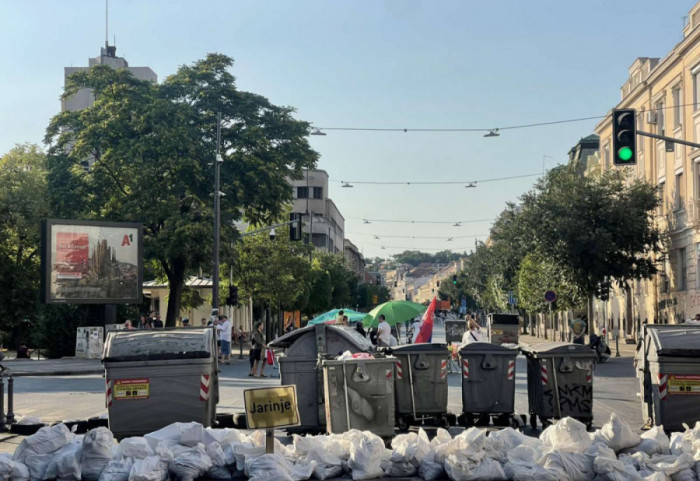 (VIDEO/FOTO) Uklonjena blokada u Zemunu, gradski prevoz u Beogradu funkcioniše po redovnom režimu