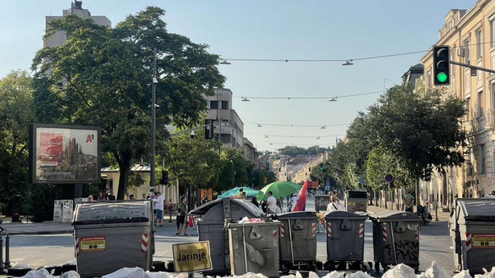 (VIDEO/FOTO) Uklonjena blokada u Zemunu, gradski prevoz u Beogradu funkcioniše po redovnom režimu