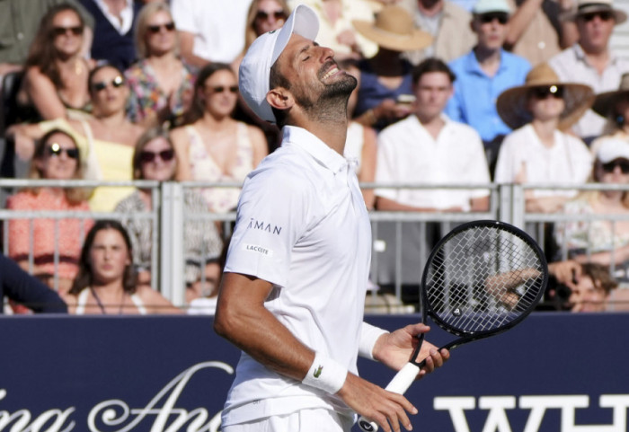 Novak Đoković izgubio od Janika Sinera u polufinalu Vimbldona