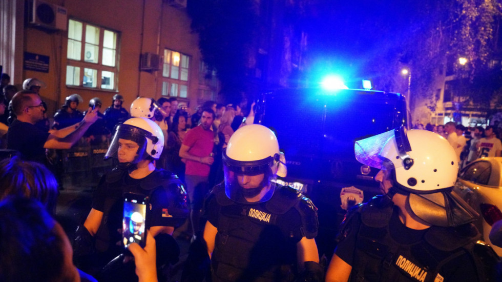 Protesti u više gradova Srbije: Blokirana Zlatiborska magistrala u Užicu, barikade na raskrsnici u Petrovaradinu
