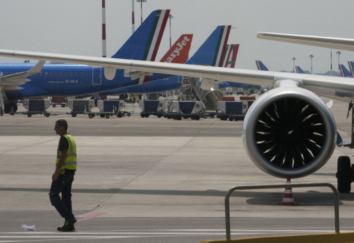 Nesreća na aerodromu Bergamo: Muškarac poginuo kada ga je usisao motor aviona