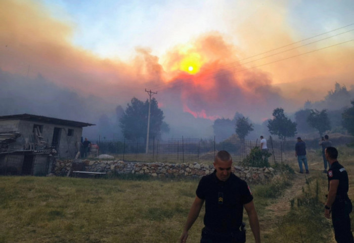 Požari u okolini Trebinja i dalje aktivni