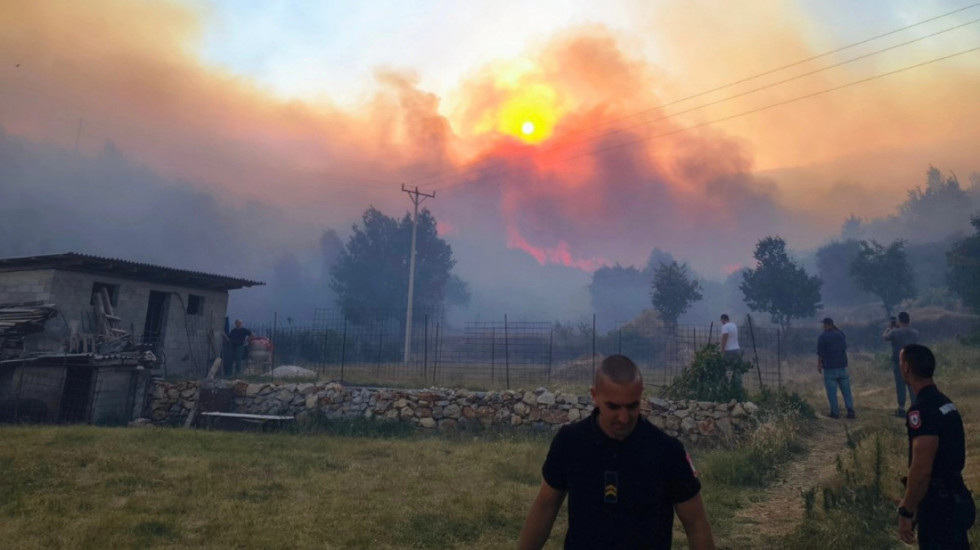 Požari u okolini Trebinja i dalje aktivni