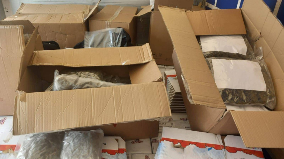 Muškarac (38) uhapšen na Batrovcima, u kamionu koji je vozio pronađeno više od 100 kilograma droge