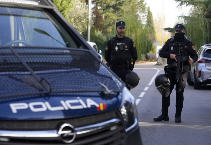 Naoružani muškarac upao u policijsku stanicu kod Barselone: Ranjen policajac, počinilac ubijen