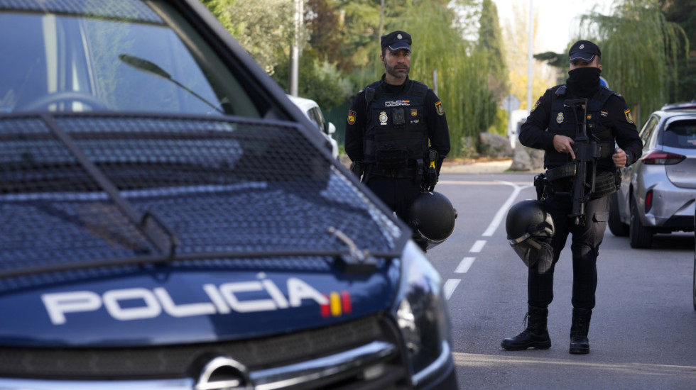 Naoružani muškarac upao u policijsku stanicu kod Barselone: Ranjen policajac, počinilac ubijen