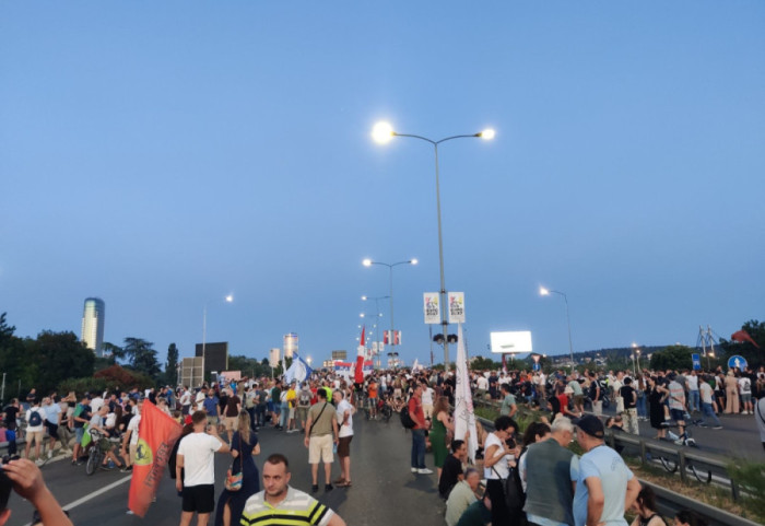 (VIDEO) "Jesen uvek izazovna za politiku": Sagovornici Newsmax Balkans o letnjem smanjenju intenziteta protesta