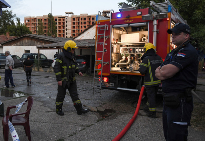 (FOTO) Muškarac nasumično pucao u Novom Sadu tokom intervencije vatrogasaca: Povređena jedna osoba