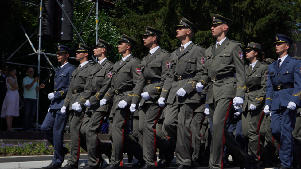 (FOTO/VIDEO) Promocija najmlađih oficira Vojske Srbije na Banjici, Vučić poručio "glavni zadatak je da održite mir"
