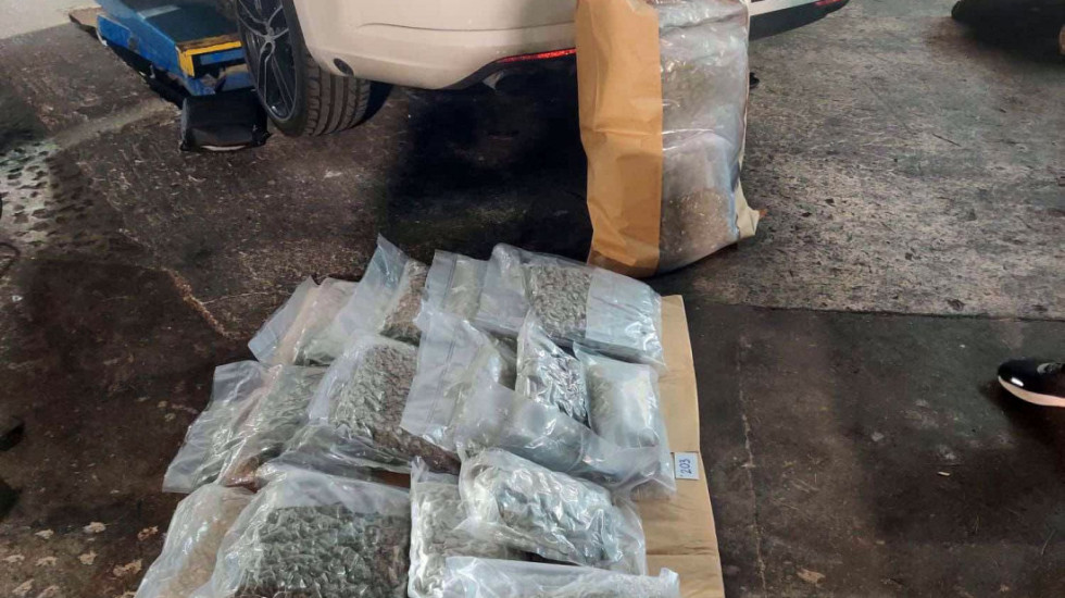 (FOTO) Crnogorac (27) i Srpkinja (28) uhapšeni na Malti: Sumnja se da su kuriri kriminalne grupe koja trguje drogom