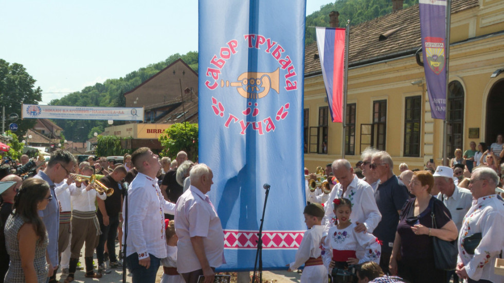 (FOTO) Uz zvuke pesme "Sa Ovčara i Kablara" u Guči počeo 64. Sabor trubača: "Ovde se svira bez nota, ali srcem i dušom"