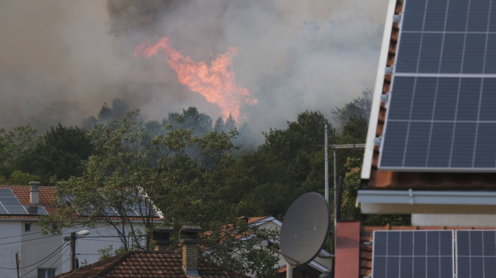 (FOTO/VIDEO) Požar u Crnoj Gori: Vatra iz Buljarice stigla do Čanja, u Piperima delimično pod kontrolom