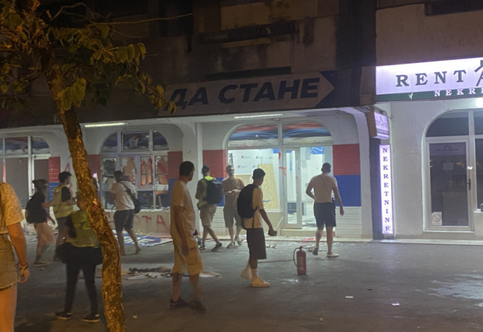 MUP: Sa dečakom (12) u Novom Sadu postupano po zakonu, učestvovao u napadu na prostorije SNS i policiju