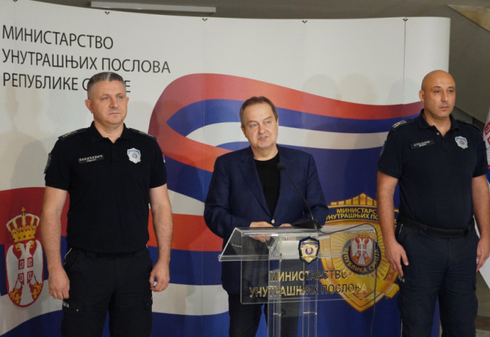 (FOTO/VIDEO) Dačić: Skupovi građana koji su protiv blokada održani u 49 mesta, sve proteklo bez ijednog incidenta