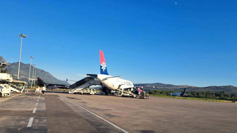 Na crnogorskim aerodromima svaki peti putnik iz Srbije, slede Rusi i Britanci