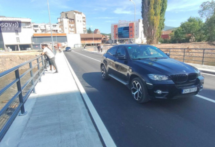 (VIDEO) U Kosovskoj Mitrovici otvoren novi most preko reke Ibar, Petković poručio: "Brutalno rušenje dijaloga"