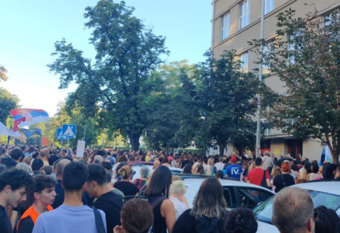 (FOTO) Završen protest ispred Pete beogradske gimnazije