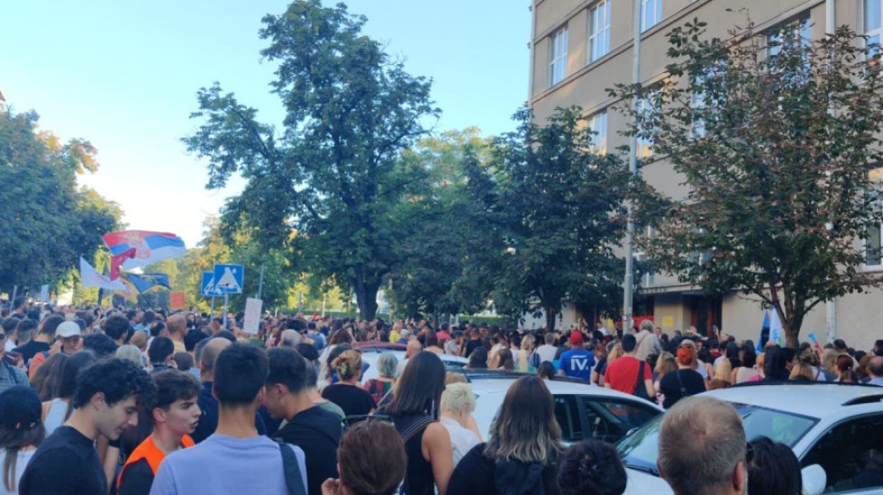 (FOTO) Završen protest ispred Pete beogradske gimnazije