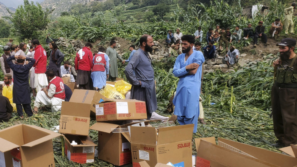 (FOTO) Zemljotres u Avganistanu: Najmanje 800 osoba poginulo, više od 2.500 povređeno