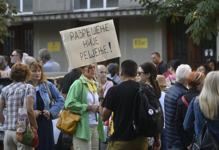 (FOTO) Protest ispred Pete beogradske gimnazije, blokirana Ulica Ilije Garašanina