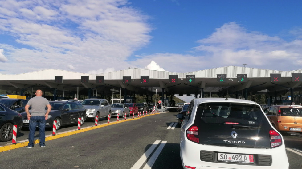 AMSS: Bez zadržavanja na granicama za putnička vozila, kamioni čekaju najduže šest sati