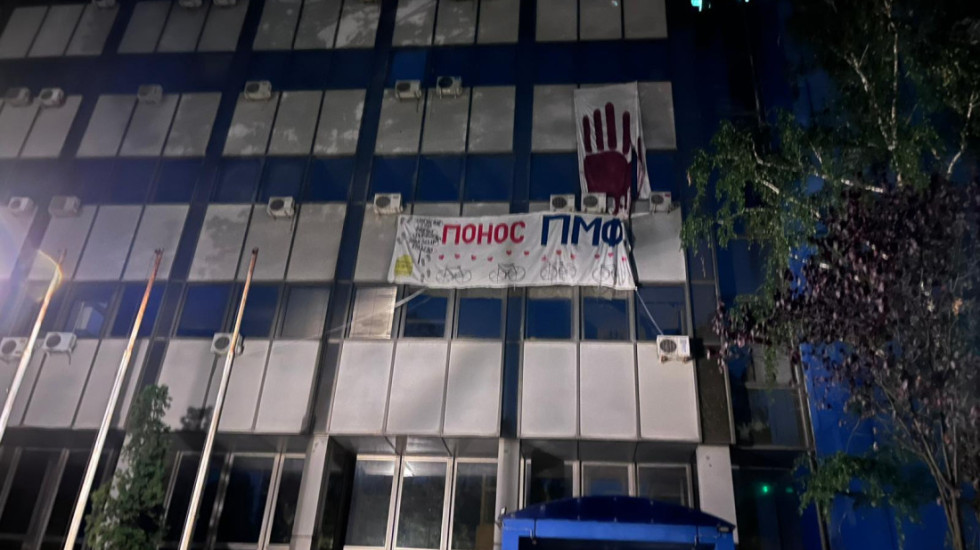 Policija krenula ka ulazu na PMF u Novom Sadu, dekan ih obavestio da nisu pozvani i zaustavio