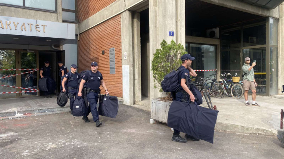 (VIDEO) Policija napustila zgradu Filozofskog fakulteta u Novom Sadu, počinje ispitni rok "Septembar 2"