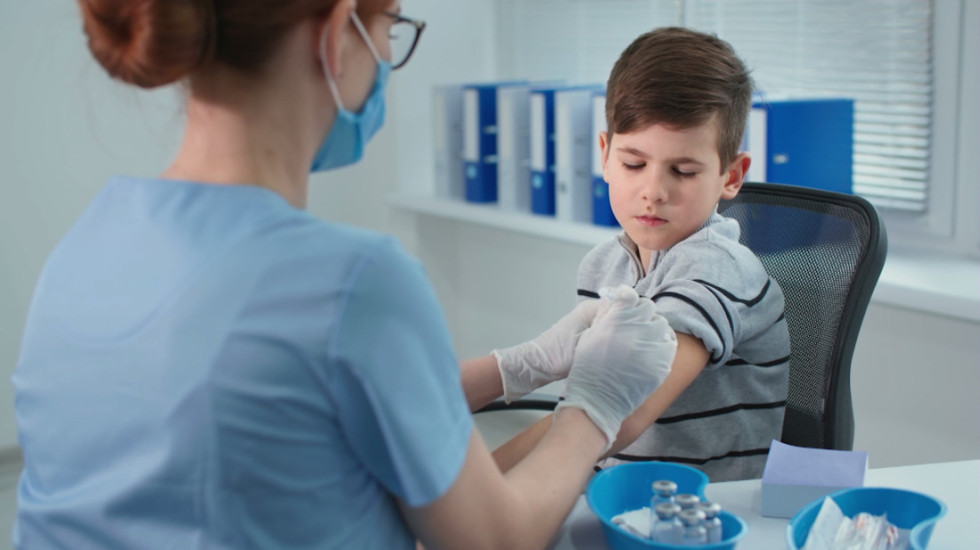 (VIDEO) Oko 9.000 prvaka nije primilo kompletnu MMR vakcinu: "Jedna doza ne obezbeđuje dovoljan imunitet"