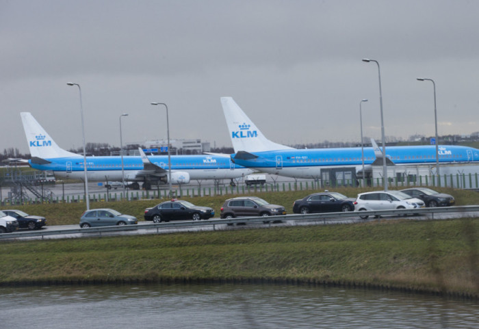 Holandska avio-kompanija KLM otkazuje više od 100 letova zbog štrajka radnika na aerodromu Shiphol