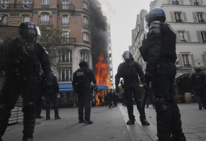 (FOTO/VIDEO) Protesti širom Francuske: Upotrebljeni vodeni topovi, hapšeno 295 demonstranata, povređena četiri policajca