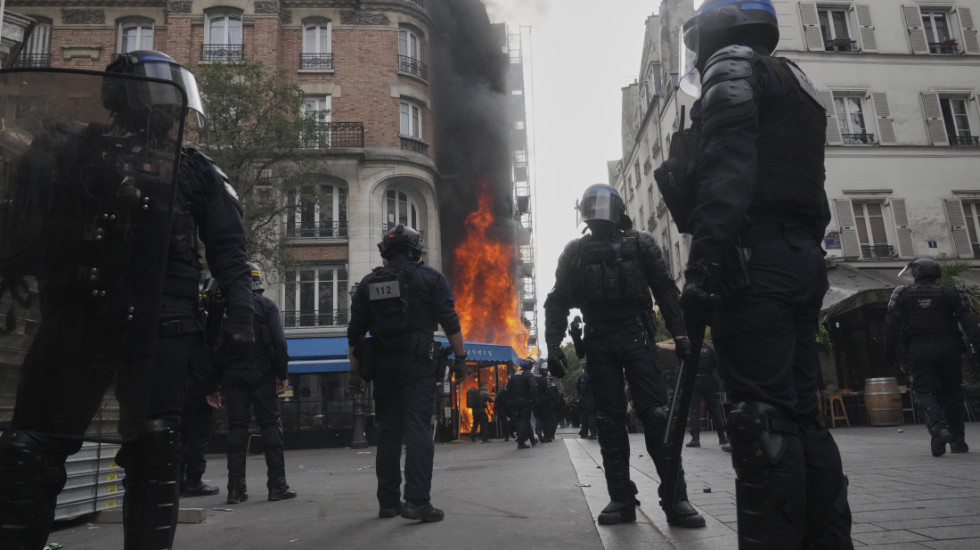 (FOTO/VIDEO) Protesti širom Francuske: Upotrebljeni vodeni topovi, hapšeno 295 demonstranata, povređena četiri policajca