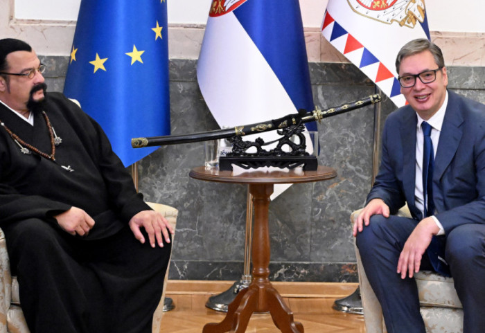 (FOTO) Sigal snima u Beogradu: Vučić sa holivudskim glumcem razgovarao o jačanju kulture i promociji Srbije u svetu
