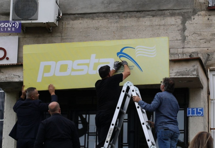 (VIDEO) Pošta Kosova preuzela objekte JP "Pošta Srbije" u Gračanici i Štrpcu