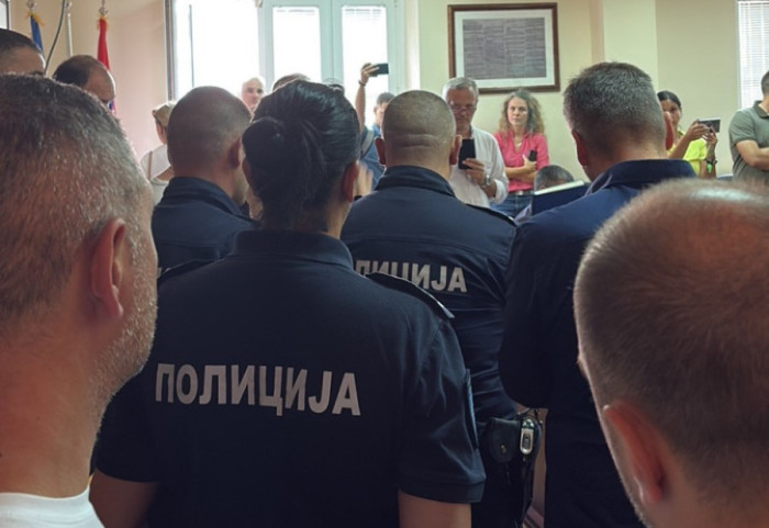 (FOTO)  Završen protest roditelja iz Vazduhoplovne akademije koji su se okupili zbog odluke o razrešenju Školskog odbora