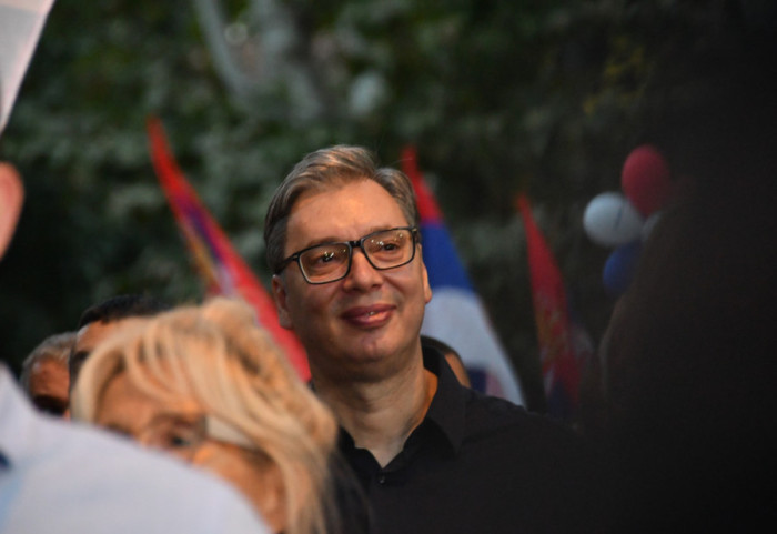 Vučić: Manji incident tokom šetnje protiv blokada, neki su hteli da zvižde, ali su pobegli i krili se iza policije
