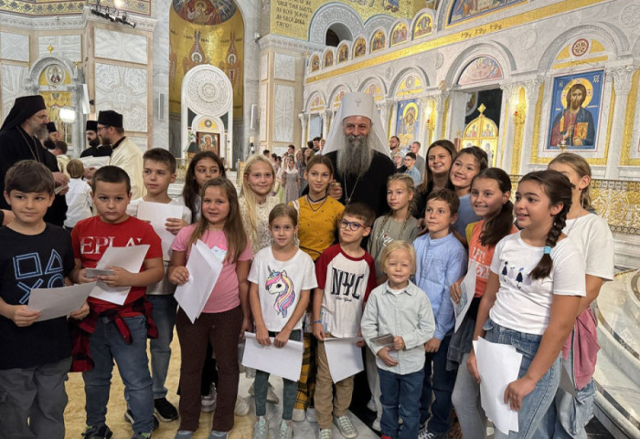 Patrijarh Porfirije služio liturgiju i moleban u Hramu Svetog Save povodom početka nove školske godine