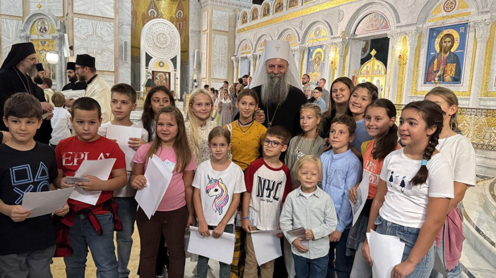 Patrijarh Porfirije služio liturgiju i moleban u Hramu Svetog Save povodom početka nove školske godine